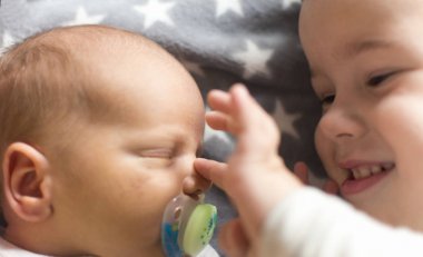 Yeni doğan kardeşim ile zaman geçirmekten keyif