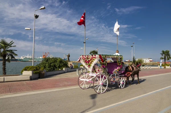 Samsun, Turquía - 5 de septiembre de 2016: Escena desde el puerto de Samsun, Turquía — Foto de Stock