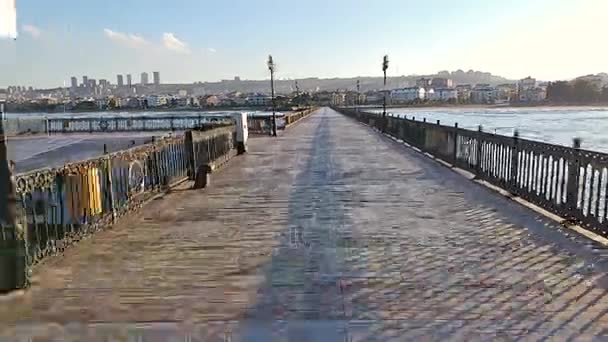 Timelapse van de beweging op de pier in Atakum strand, Samsun, Turkije — Stockvideo