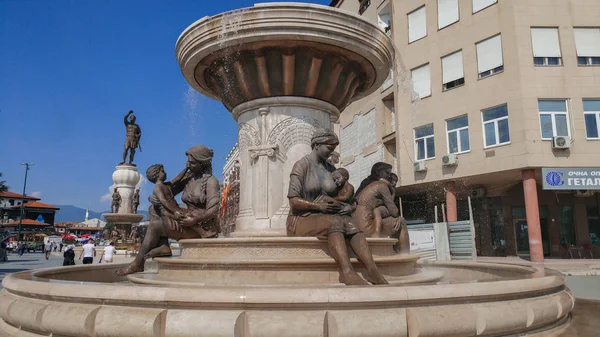 Σκόπια, Μακεδονία - 26 Ιουνίου 2017: Αλέξανδρος μνημείο του μεγάλου σε Σκόπια, Π.γ.δ.μ. Το μνημείο του Μεγάλου Αλεξάνδρου στην Πλατεία Μακεδονίας. — Φωτογραφία Αρχείου