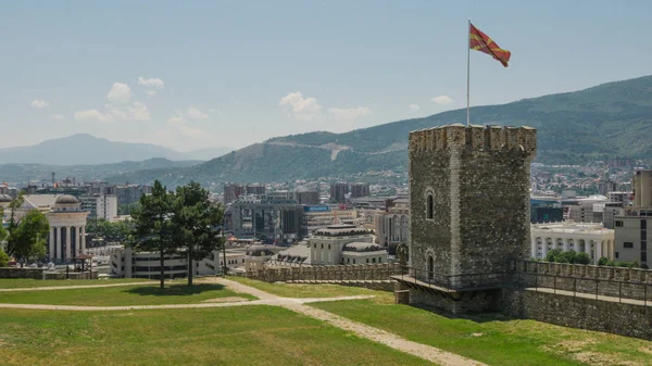 Вид на місто Скоп'є від фортеці Кале — стокове фото