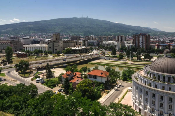 Вид на город Скопье с крепости Кале — стоковое фото