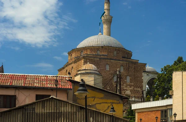 Skopje, Macedonia - 26 June, 2017: Sultan Murad Mosquie near old bazaar in Skopje — Stock Photo, Image