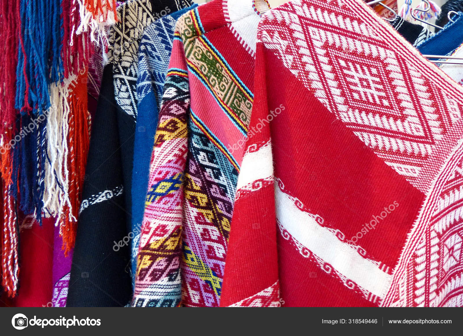 Poncho Artesanal Perú Hecho Alpaca Con Diseño Tradicional Mercado