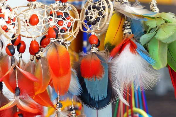 Coloridos Caçadores Sonhos Com Penas Pássaros Mercado Artesanato Cuenca Equador — Fotografia de Stock