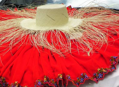 Geleneksel el yapımı Ekvador Panama hasır şapkası Unesco İnsanlığın Soyut Kültürel Mirası. Güney Amerika, Cuenca 'dan popüler bir hatıra.