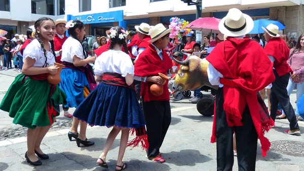 Cuenca Ecuador April 2019 Volksdansers Kostuums Typisch Voor Provincie Azuay — Stockfoto