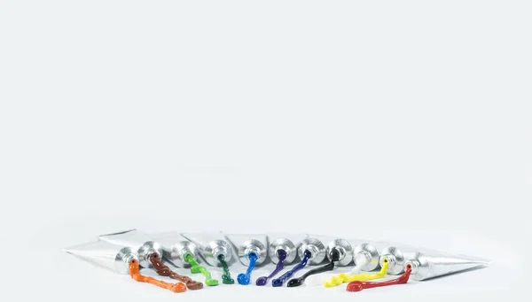 Цвет упакован в алюминиевые трубки . — стоковое фото