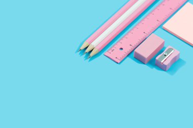 Sabit kavramı düz yatıyordu. Sabit kalem, ilgili kağıt yok