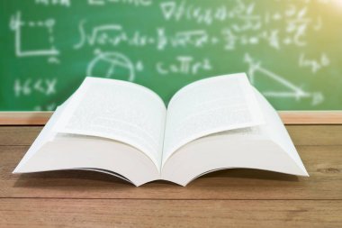 Kara tahta masada açık ders kitabı.