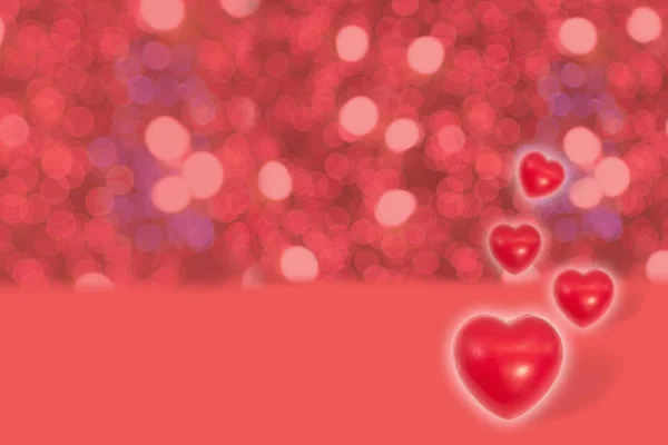 Corazón rojo sobre fondo rojo con espacio para copiar. Concepto San Valentín — Foto de Stock