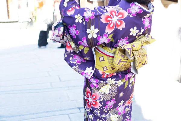 Women in traditional japanese kimonos walking at temple with sun — Stock Photo, Image