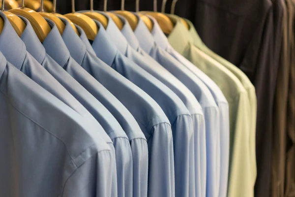 Clothes hang on a shelf in a shop — Stock Photo, Image