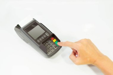 Ödeme online kredi kartı alışveriş için el itme Enter