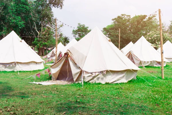 Tente camping pour voyager au coucher du soleil Montagnes — Photo