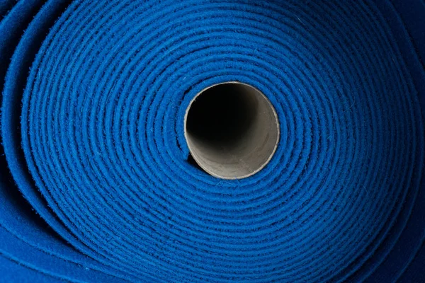 Rolos de tapete azul na fábrica . — Fotografia de Stock