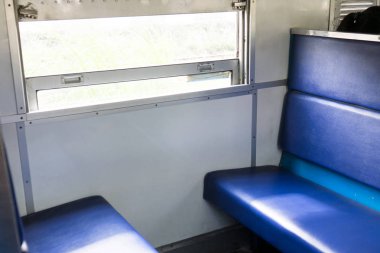 Tren boş sandalye. Bir antika tren kabin kavramının iç.