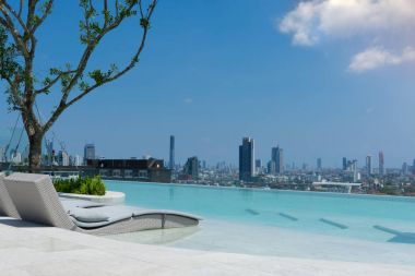 Havuzu yatağın yanında Yüzme Havuzu rahatlatıcı bulanık