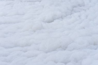 Drenaj boru su ile gelen kabarcık.