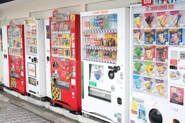Osaka, Japonya - 24 Ekim 2017: satış Shinsaibashi makinesidir 