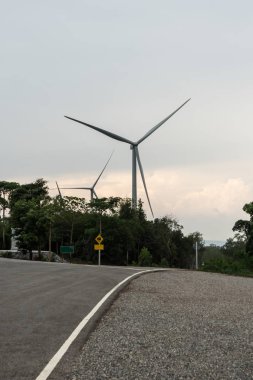 Akşam enerji için bulanık rüzgar türbini