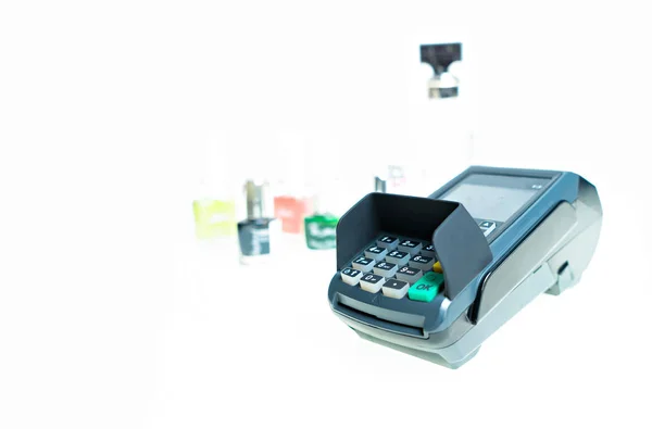 Kreditkartenautomat auf isoliertem weißem Hintergrund — Stockfoto