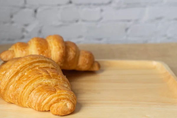 Croissant mit Kopierplatz ist Essen zum Frühstück — Stockfoto