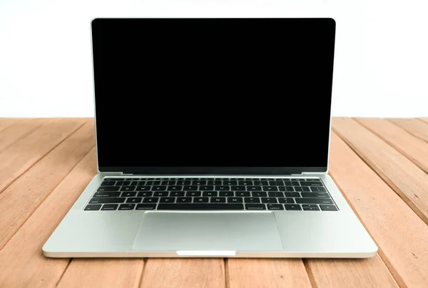 Laptop Met Zwart Scherm Houten Tafel Voorwerp Van Technologie — Stockfoto