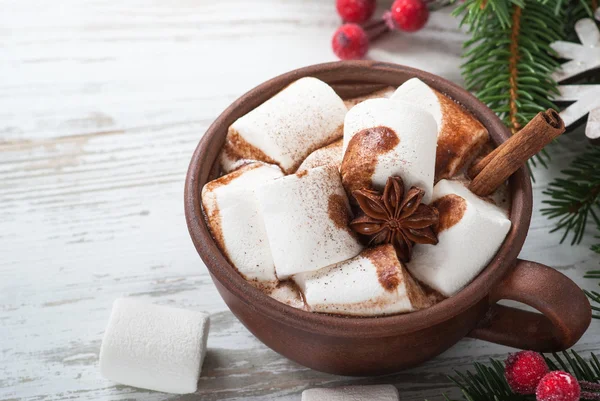 Chocolate caliente de Navidad con malvavisco — Foto de Stock