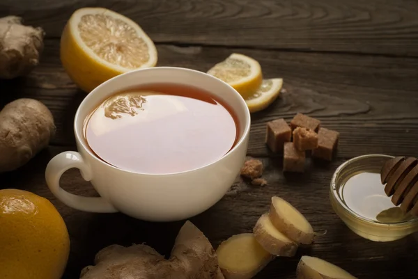 Hot tea with ginger and lemon. — Stock Photo, Image