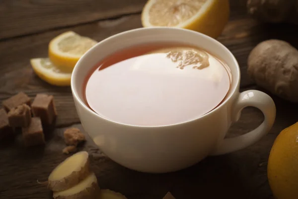 Hot tea with ginger and lemon. — Stock Photo, Image