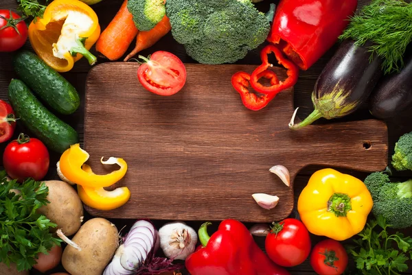 Fresh farmer vegetables at wooden table. — Stock Photo, Image