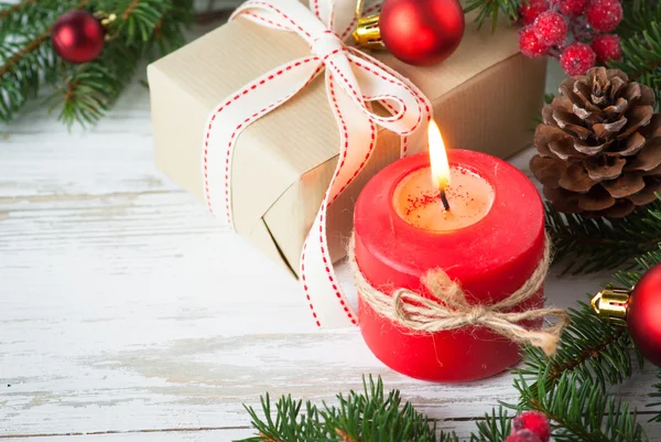 Regalo di Natale, candele e decorazioni — Foto Stock