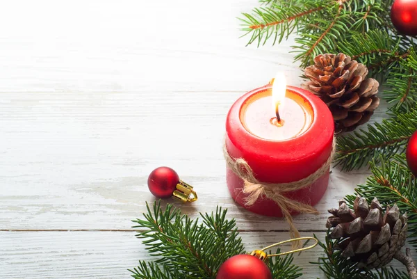 Regalo de Navidad, velas y decoraciones — Foto de Stock