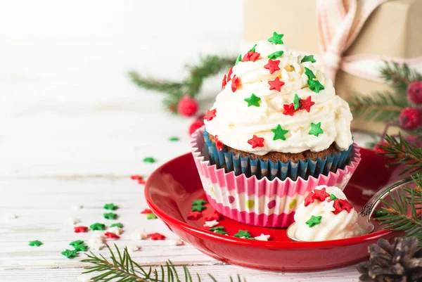 Χριστουγεννιάτικα cupcakes με κρέμα σαντιγί — Φωτογραφία Αρχείου