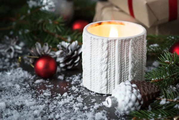 Regalo de vela de Navidad y decoraciones —  Fotos de Stock