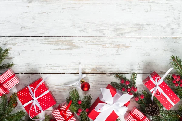 De doos van de rode gift van Kerstmis. — Stockfoto