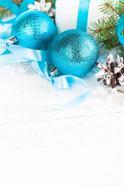 白のブルー クリスマスの装飾。クリスマス背景. — ストック写真