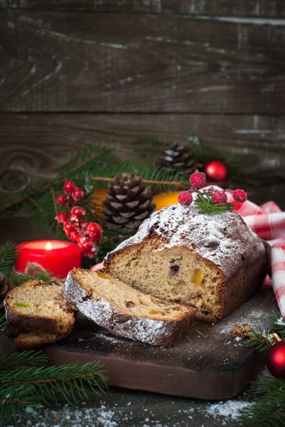 Stollen - traditioneller Weihnachtskuchen — Stockfoto