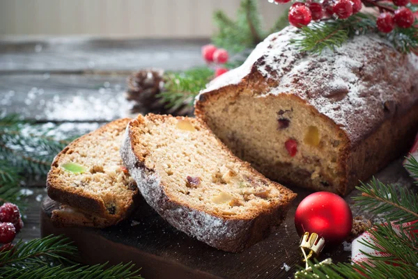 Stollen - традиційний різдвяний торт — стокове фото