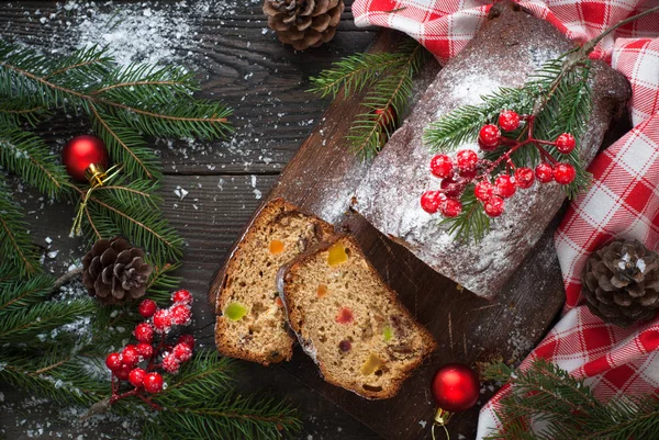 Stollen - традиционный рождественский торт — стоковое фото