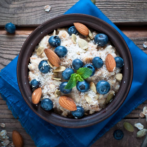 Oatmeal with blueberries — Stock Photo, Image