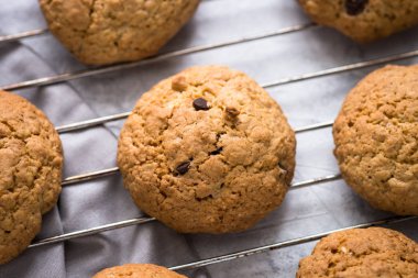 Bisküvi yulaf ve çikolata damla ile. Yukarıdan görüntülemek