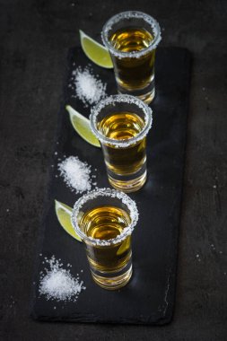 Kireç ve deniz ile atış tekila tuz