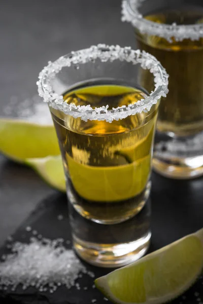 Tequila con lime e sale marino — Foto Stock