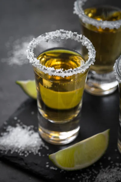 Tequila con lime e sale marino — Foto Stock