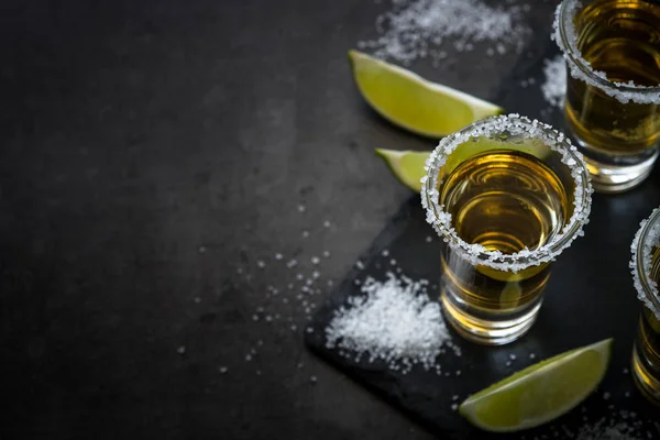 Tequila con lime e sale marino — Foto Stock