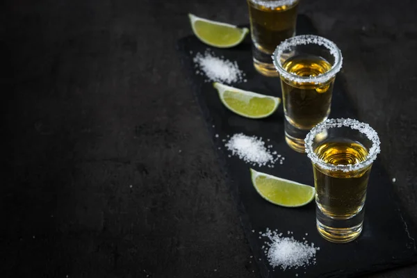 Tequila con lime e sale marino — Foto Stock
