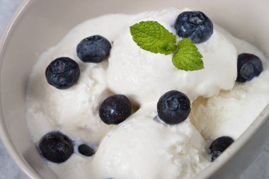 Yabanmersinli vanilyalı dondurma.