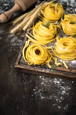 İtalyan ham ev yapımı makarna tagliatelle.